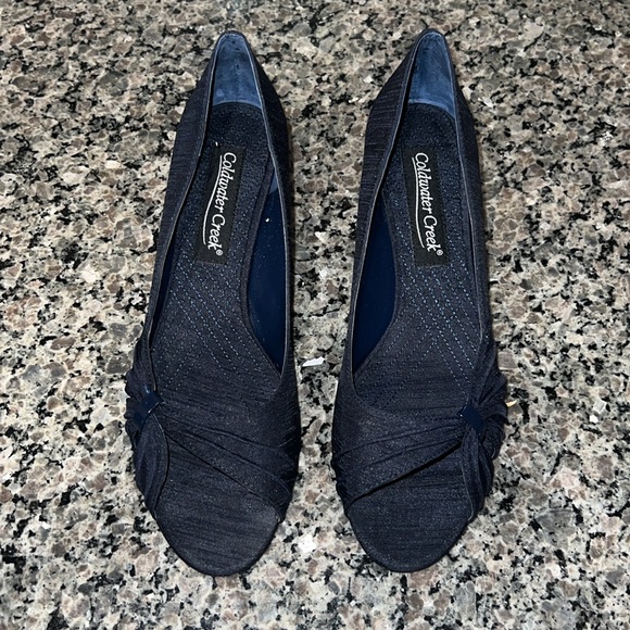 Coldwater Creek - Asymmetric Pleated Pump - Navy - BNWT - Picture 2 of 12
